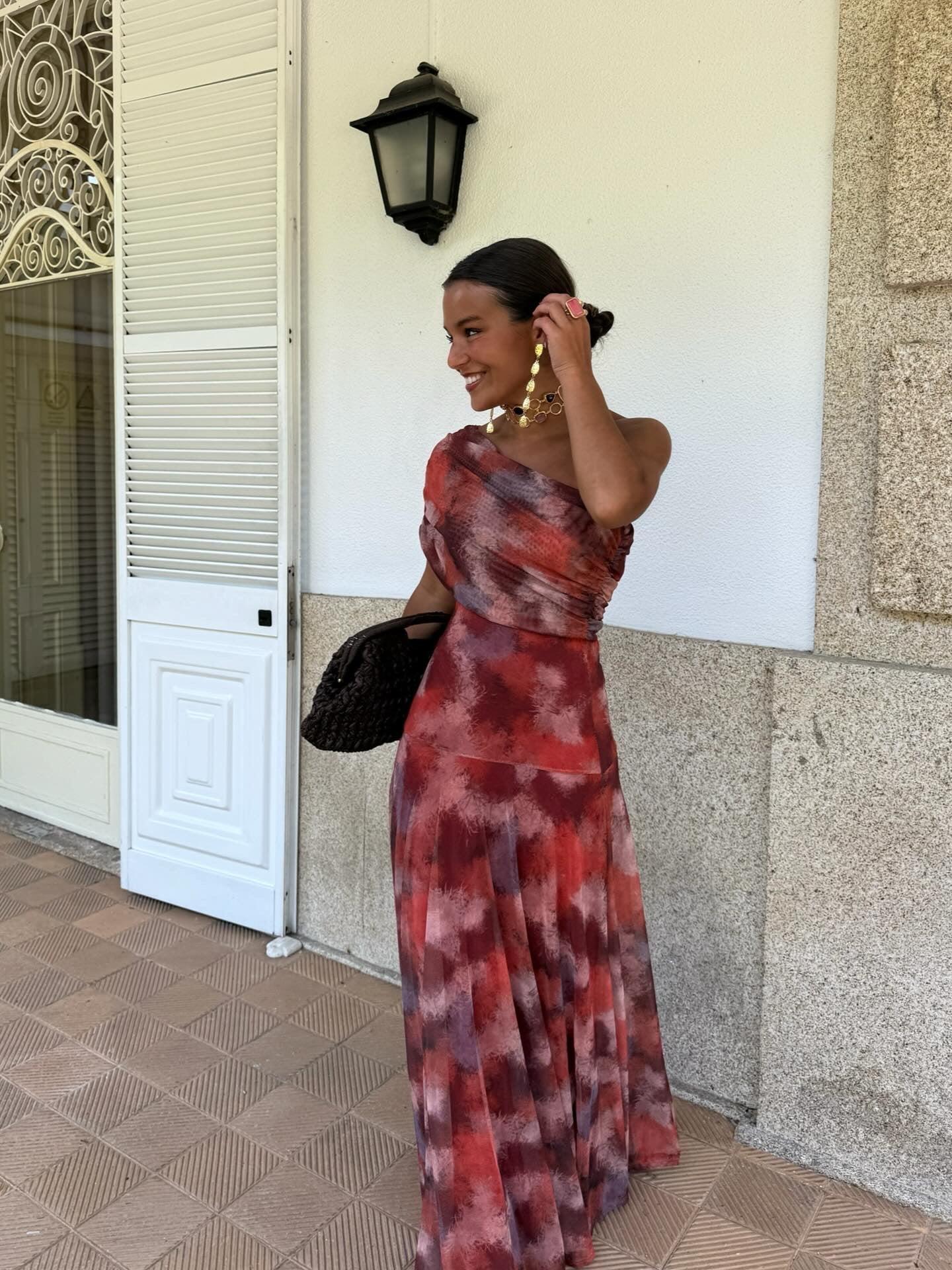 Vestido Maxi Asimétrico "Macarena" – Estampado Abstracto Difuminado