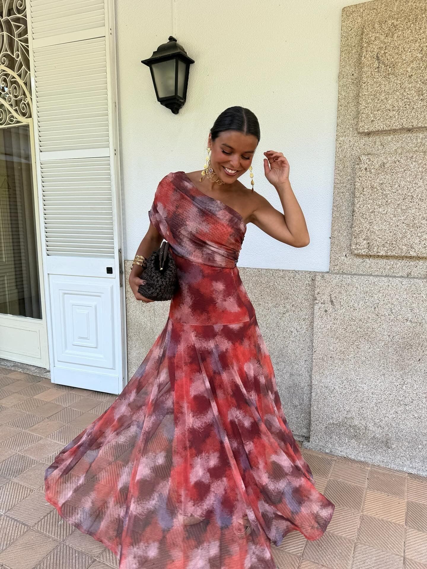 Vestido Maxi Asimétrico "Macarena" – Estampado Abstracto Difuminado