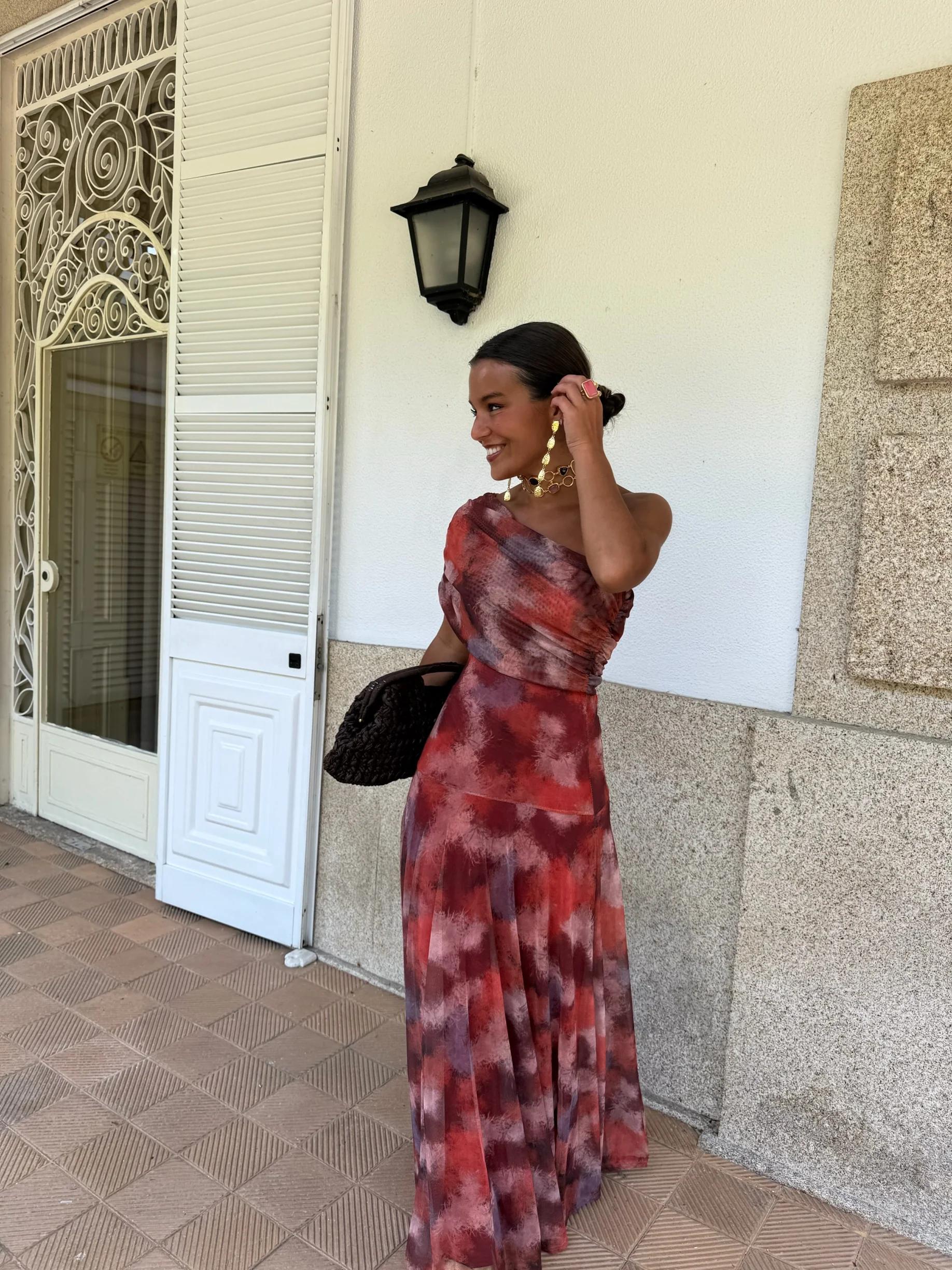 Vestido Maxi Asimétrico "Macarena" – Estampado Abstracto Difuminado