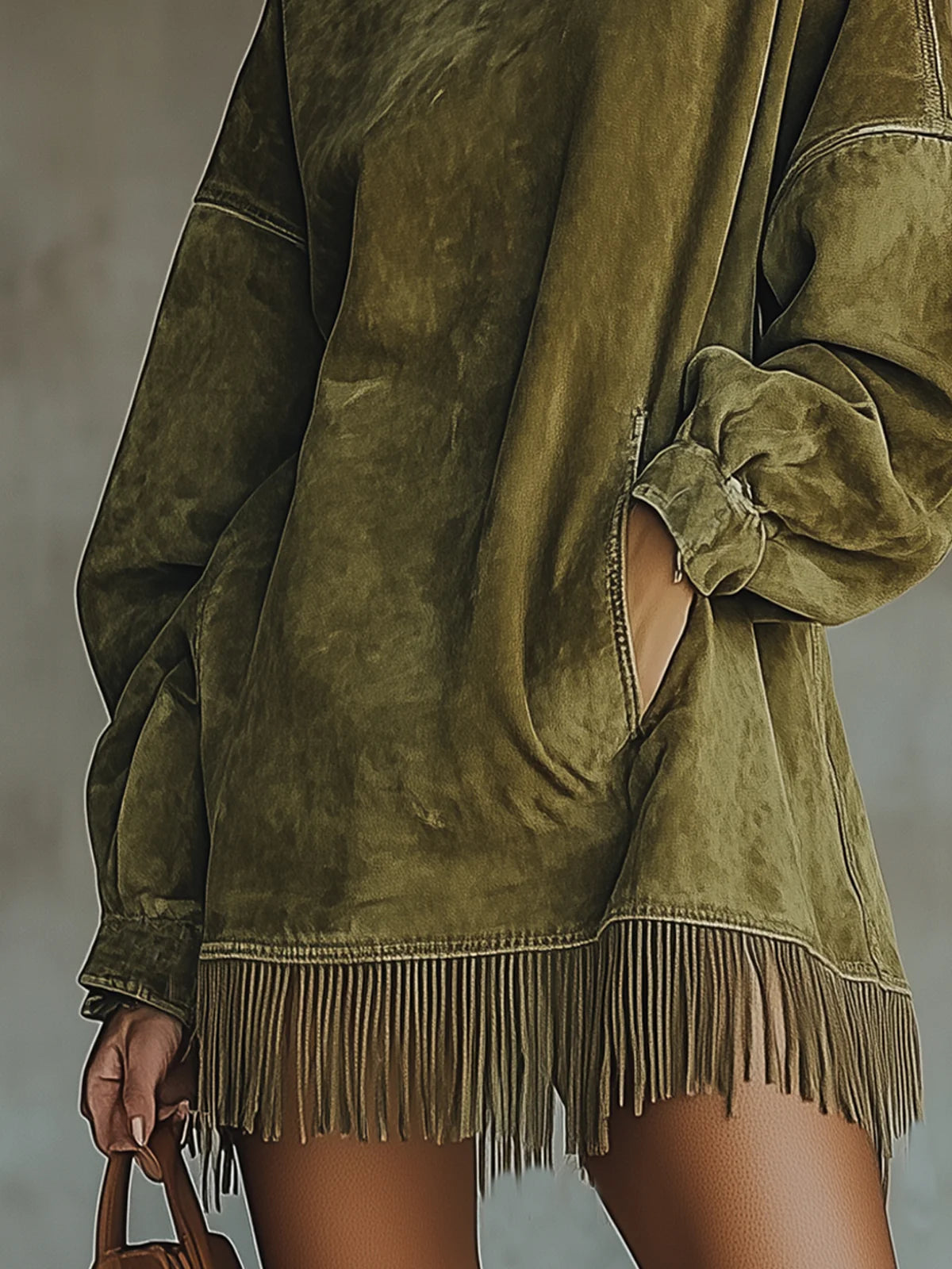 Vestido de cuello alto con flecos